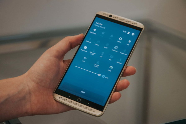 ZTE Axon 7