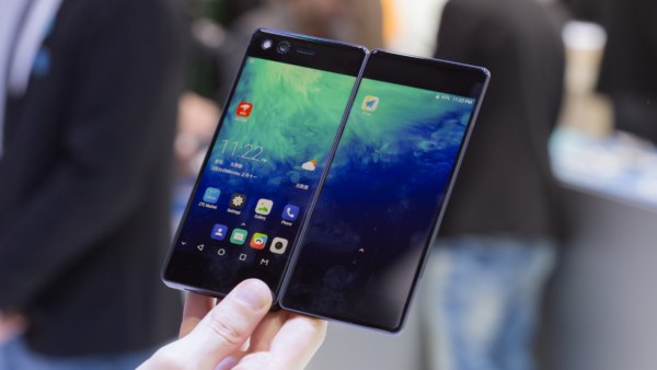 ZTE Axon M