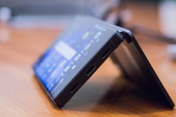 ZTE Axon M